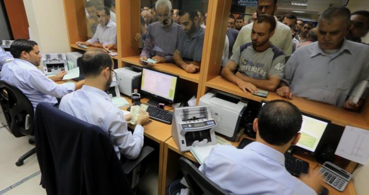 “المالية”.. صرف رواتب جميع الموظفين في المحافظات الجنوبية بنسبة 50%