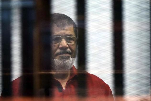 الرئيس المعزول “مرسي” يهـذي: أرفض محاكمتي.. أنا رئيس الجمهورية