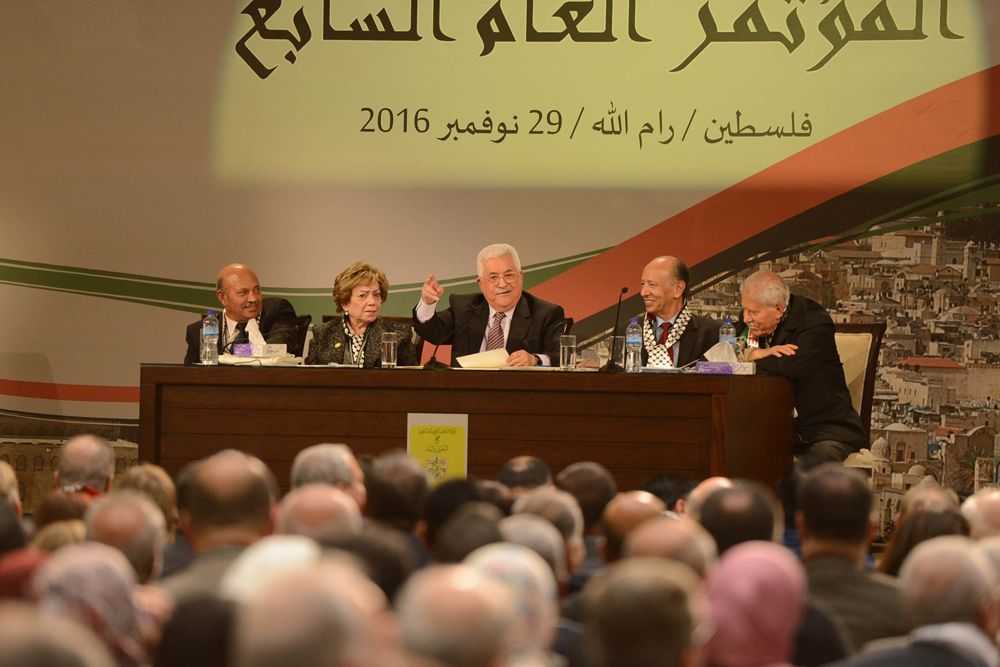 مؤتمر عباس:الخداع والإقصاء والتزوير أبرز مخرجات الحفلة