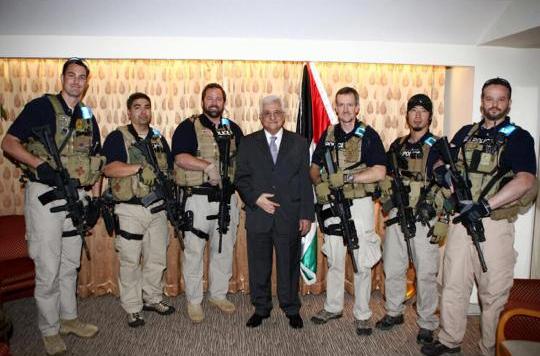 وصول فريق حماية أمريكي إلى مكتب عباس لحمايته بناءً على طلبه !!