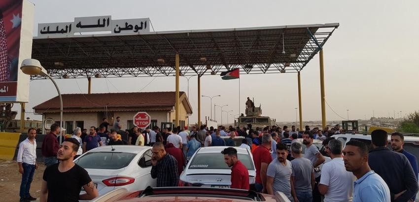 الأردن يفتح الحدود مع سوريا أمام مئات المواطنين العالقين