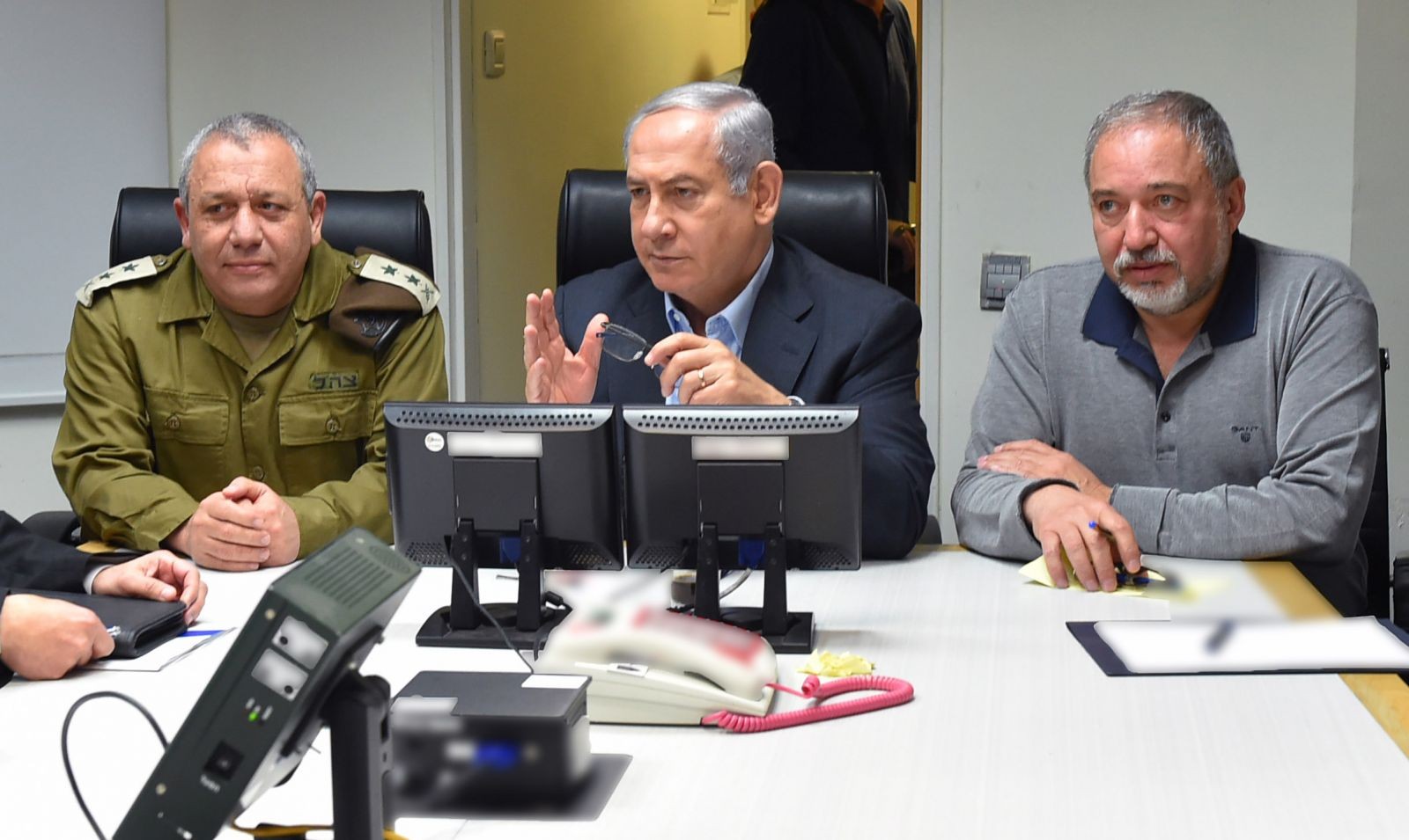 جيش الإحتلال الإسرائيلي يوصي “الكابينت” بالشروع بعملية عسكرية “محدودة” في غزة