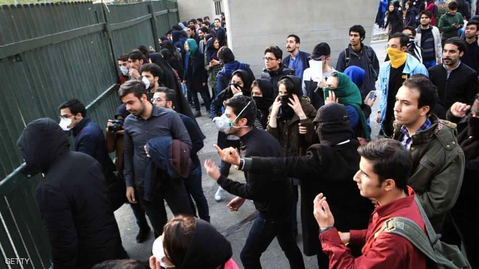 رئيس البرلمان الايراني يكسر الصمت ويدعو إلى عدم رفض مطالب الشعب.