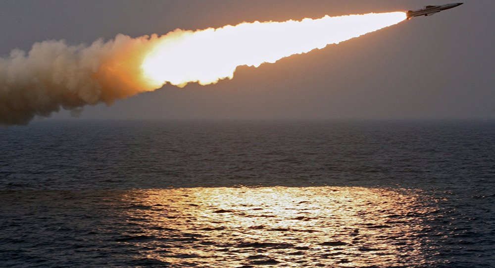 ضابط روسي متقاعد: البحرية الروسية يمكنها إطلاق 40 صاروخا من طراز “تسيركون” في آن واحد