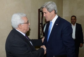 كيري يضغط على عباس للقبول بـ “يهودية اسرائيل” في اتفاق الاطار