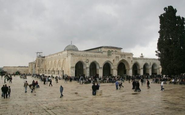 500 مستوطن يقتحمون الأقصى وقوات الاحتلال تحاصر المسجد القبلي