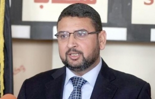 حماس: عزام الأحمد يهاجمنا ليرضي عباس بعد طرده أكثر من مرة