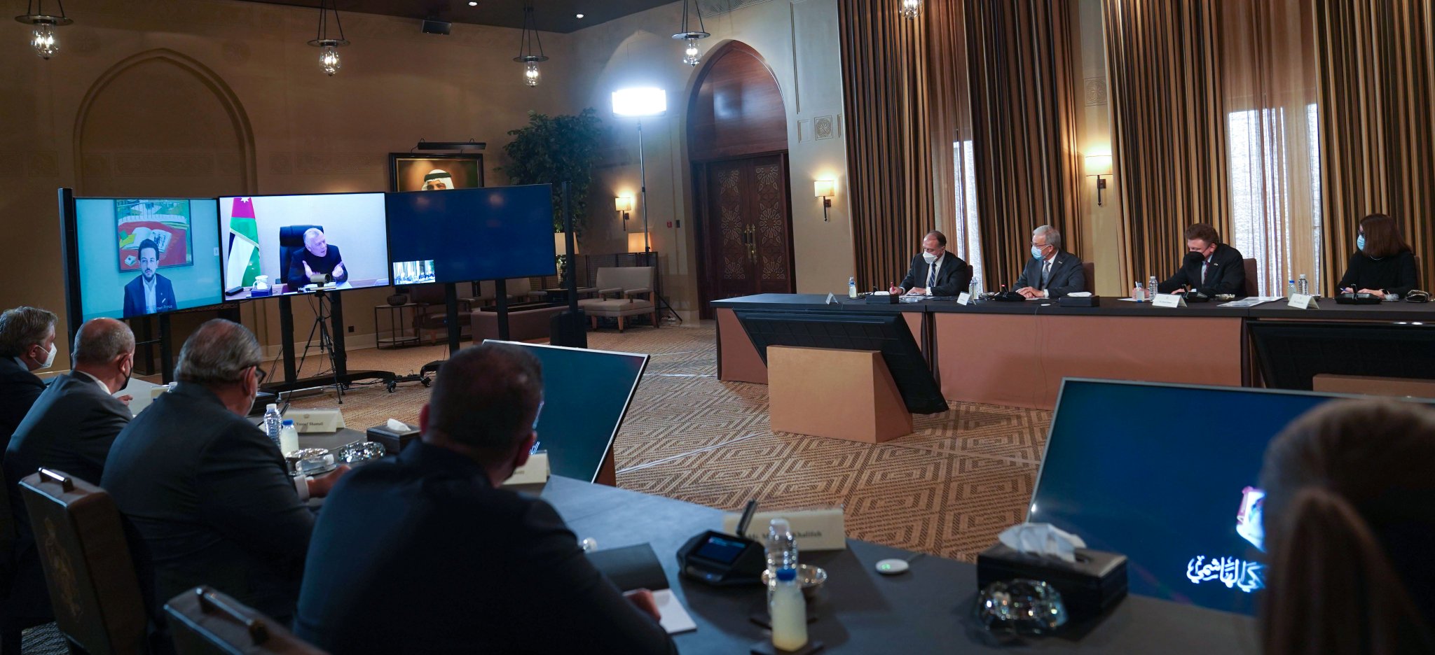 جلالة الملك يلتقي وفدا اقتصاديا وأكاديميا أمريكيا