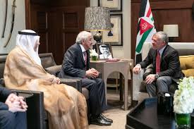 الملك يلتقي رئيس مجلس إدارة جمعية الهلال الأحمر الكويتي