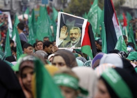 حماس تلقي بنفسها في احضان الحلف السوري الإيراني بحثا عن عودة الدعم