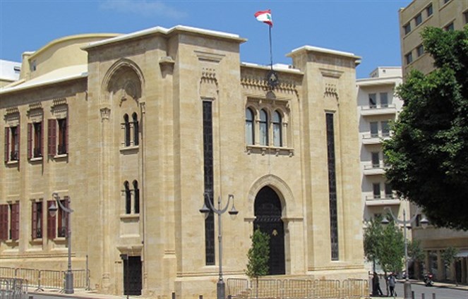 الرئيس اللبناني ميشال عون إلى تونس وبرّي إلى العراق