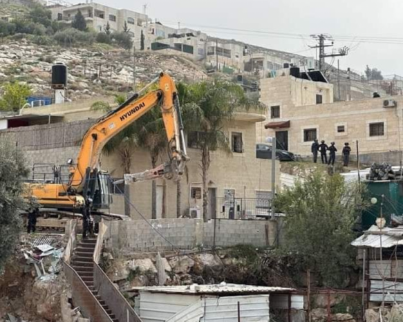 الاحتلال يهدم منزلا في جبل المكبر جنوب شرق القدس المحتلة