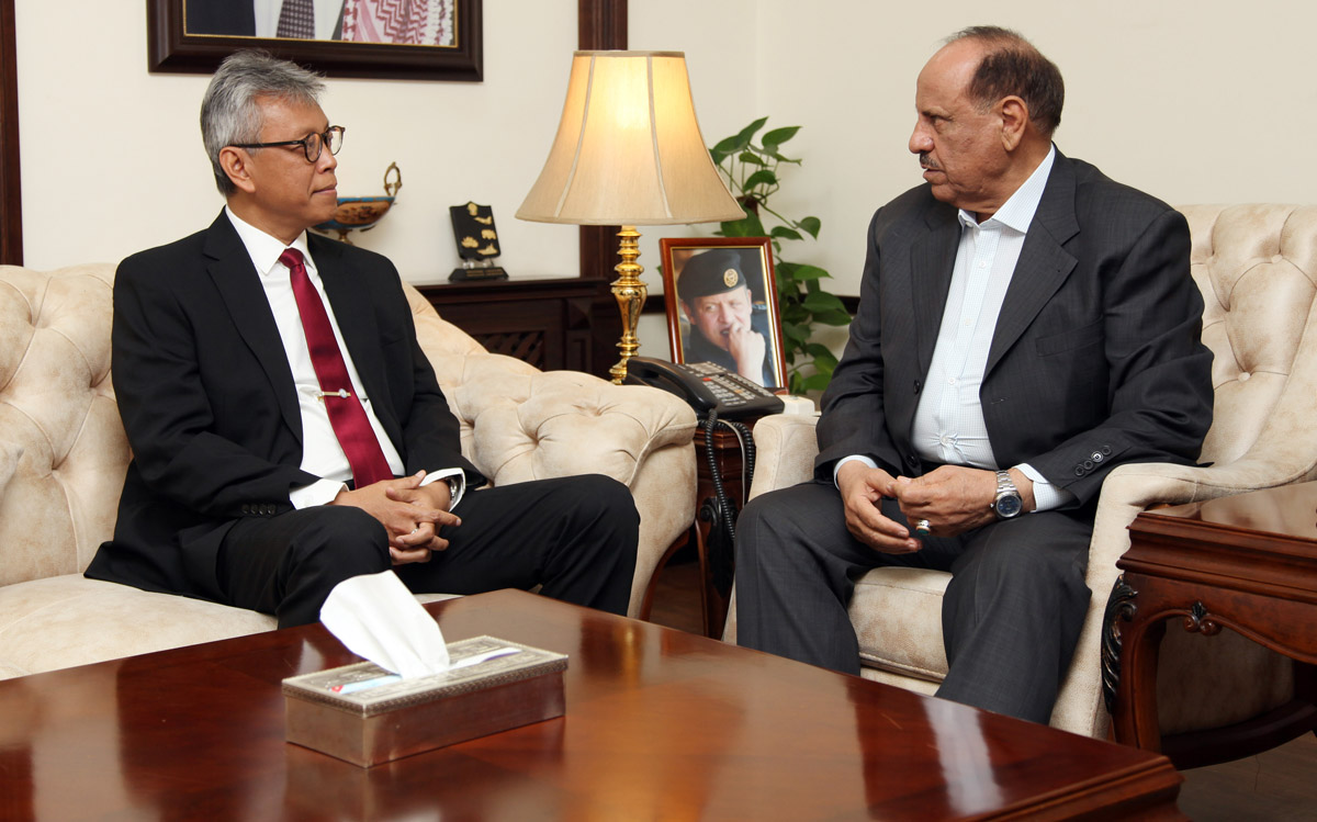 وزير الداخلية يبحث مع السفير الاندونيسي التعاون بالمجالات الامنية والشرطية