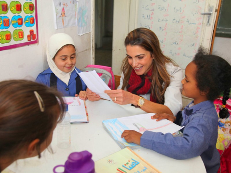 الملكة رانيا تتفقد برامج الجمعية الملكية للتوعية الصحية