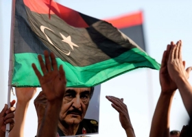 الليبيون يفوضون حفتر لمواجهة الإخوان والقاعدة