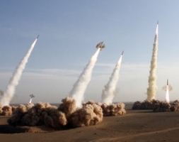 غزة: صواريخ المقاومة تقترب من تل أبيب وتقصف مطارا عسكريا في ديمونا