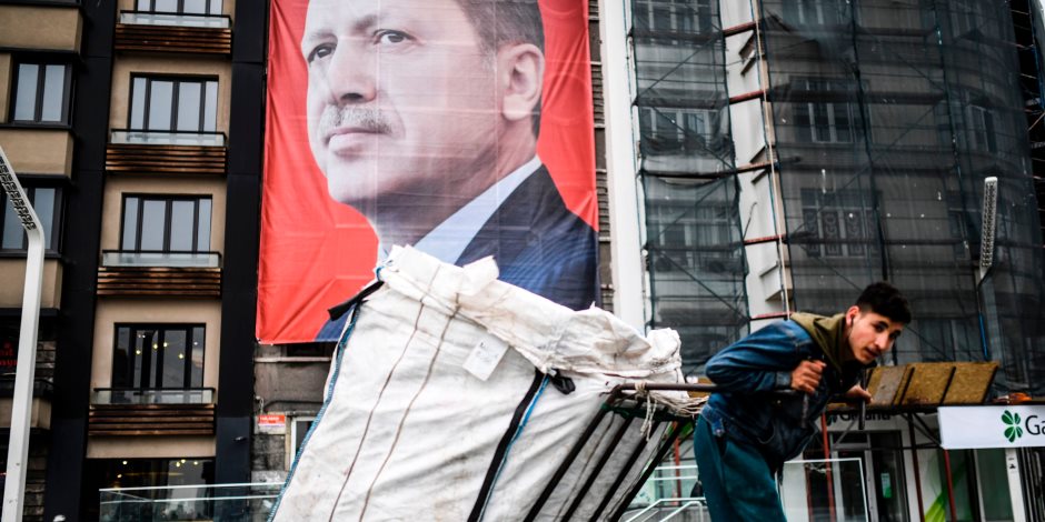 فصل جديد من فصول انهيار الليرة.. المركزي التركي لا يتفاءل خير بشأن القروض الأجنبية