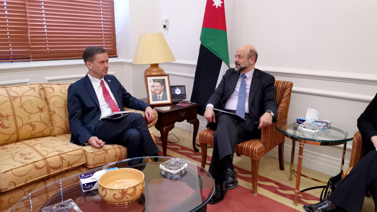 رئيس الوزراء الأردني يستقبل مدير الوكالة الأمريكية للتنمية الدولية
