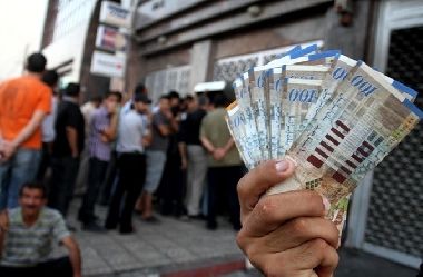 خصومات رواتب موظفي قطاع غزة مستمرة وقانون تقاعد العسكريين تم تجميده