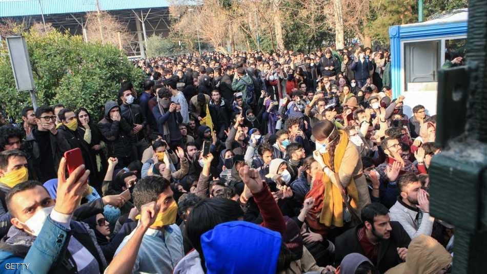 الاحتجاجات في قلب طهران والحرس الثوري يتوعد