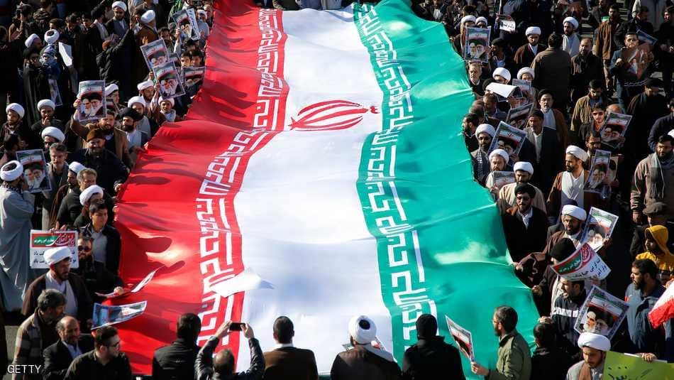 النظام الإيراني يواجه الانتفاضة بمسيرات “أمنية”