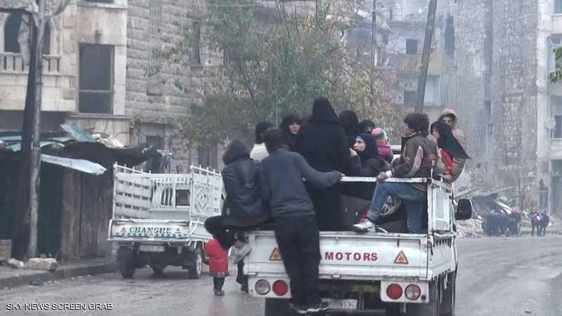 قافلة مساعدات أممية تدخل مخيم الركبان بسوريا