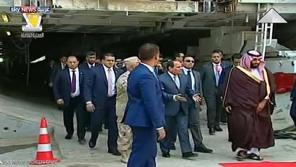 الرئيس المصري وولي العهد يستعرضان “قبلة التجارة العالمية”