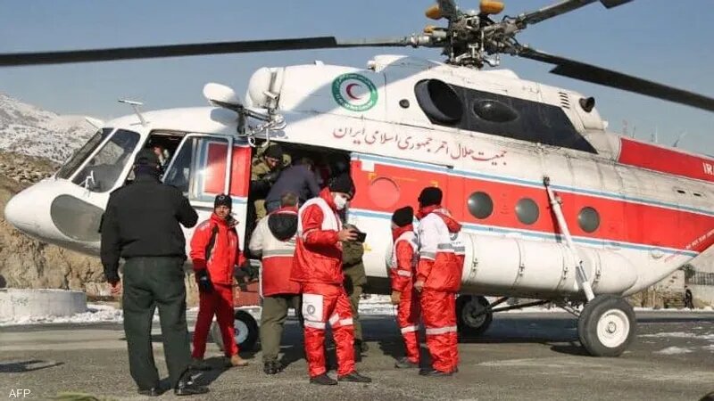 البحث مستمر على طائرة رئيسي.. 65 طاقم إنقاذ وكلاب خاصة