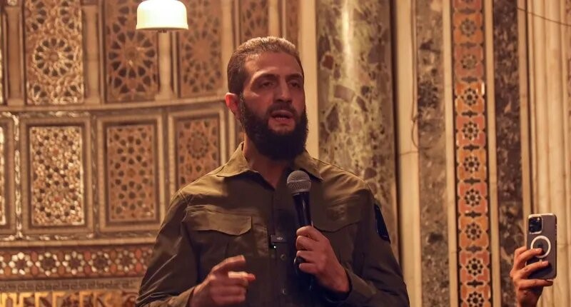 سوريا.. الإدارة الجديدة تؤكد وقوفها “على مسافة واحدة”