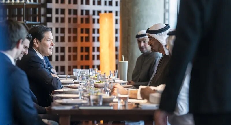 محمد بن زايد يستقبل وزير الخارجية الأميركي