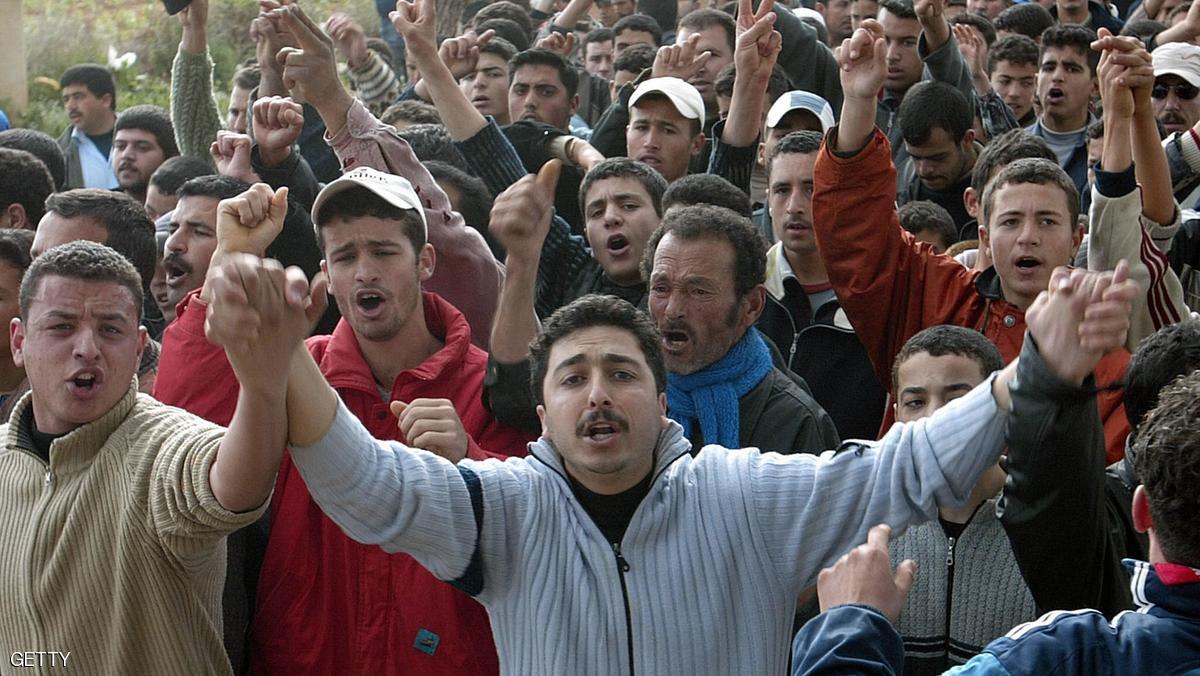 الضرب على “الأواني” أسلوب جديد للعتبير عن الغضب والتظاهر في المغرب