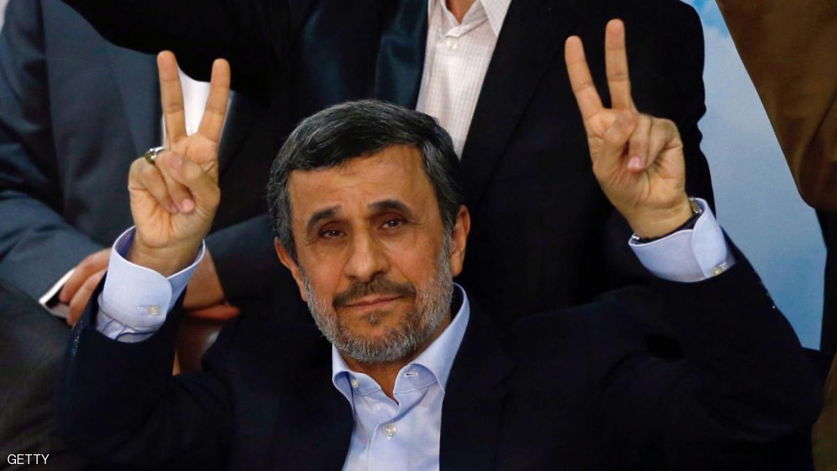 نجاد يترشح للرئاسة.. نجاد ملتزم بأوامر خامنئي عدم الترشح!