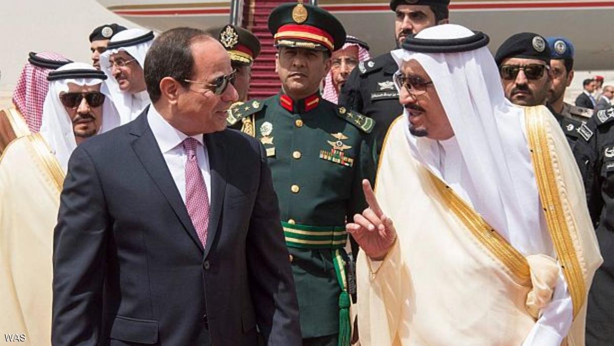 الملك سلمان يستقبل السيسي لدى وصوله الرياض