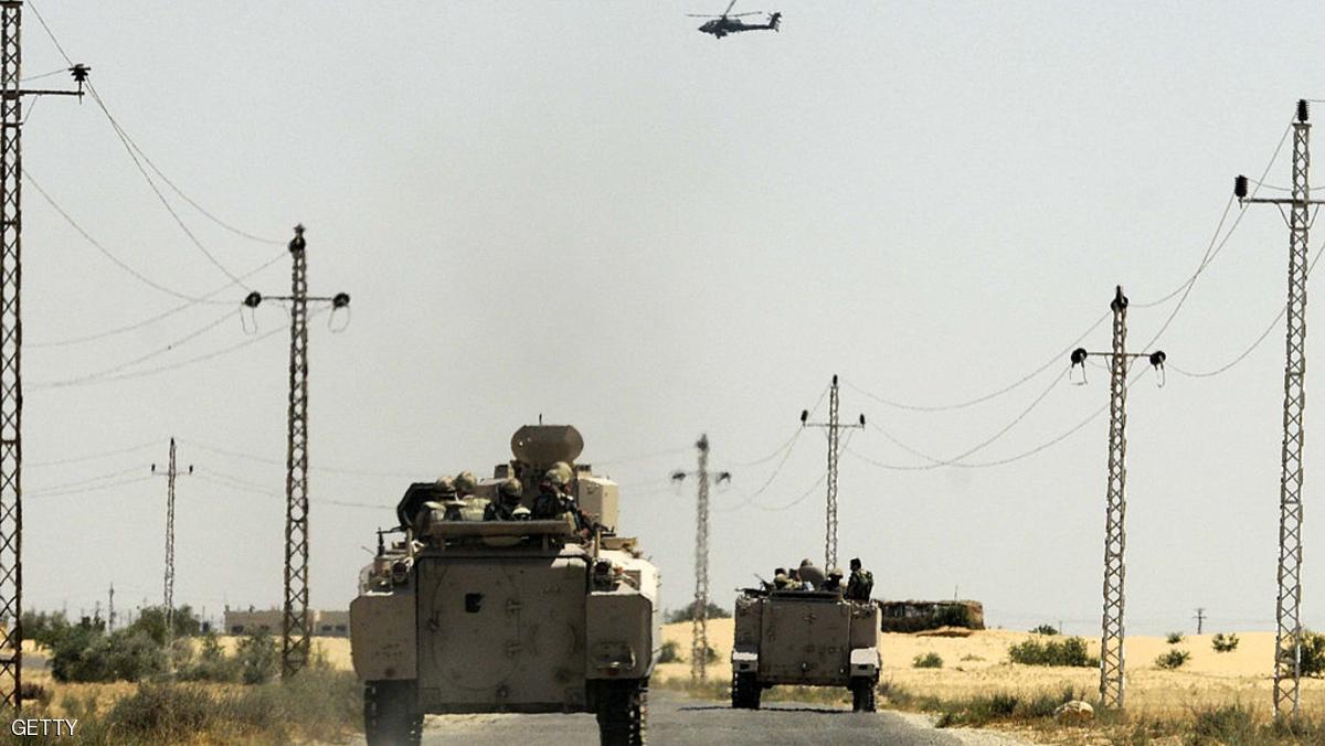 مصر.. الجيش يداهم وكرا جبليا ويضبط متشددين ومتفجرات