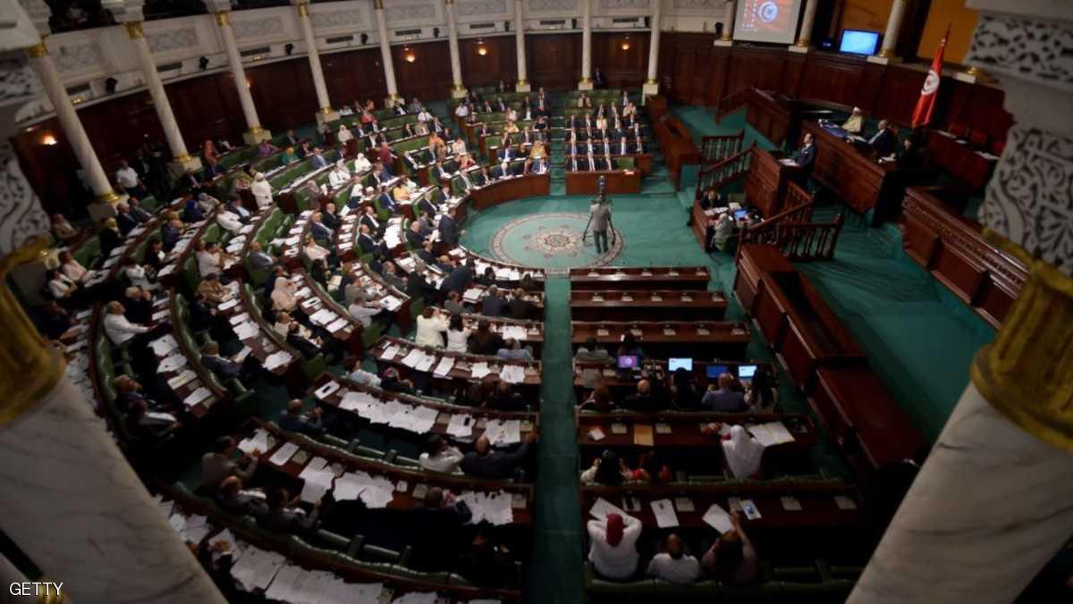 البرلمان التونسي يمنح الثقة لحكومة الشاهد بعد تعديل وزاري