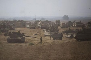 إسرائيل توقف تصعيدا لقصف غزة والغرب يريد هدنة