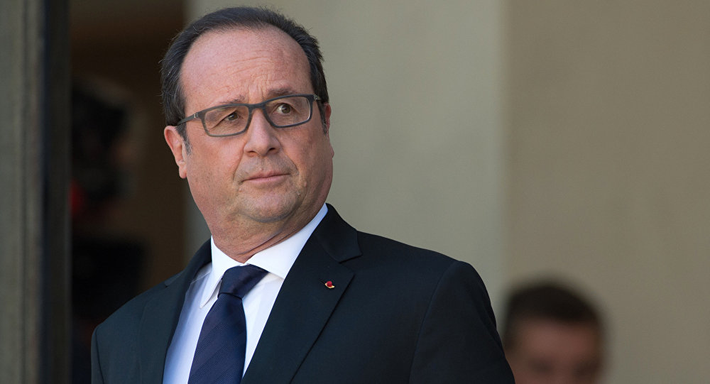 استدعاء رئيس فرنسا السابق”هولاند” أمام القضاء في قضية اغتيال صحفيتين بـ مالي