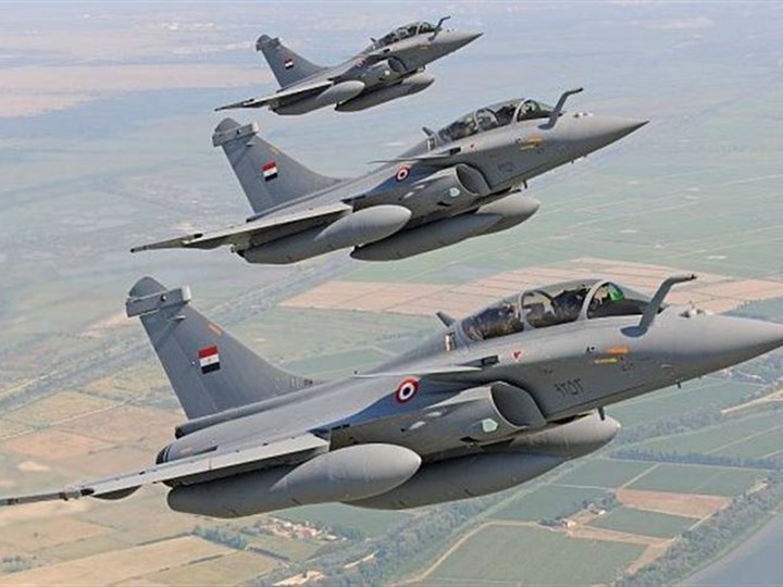 الجيش المصري يعلن تصفية 19 تكفيريًا خلال قصف جوي بشمال سيناء