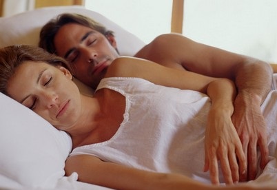 العلاقة الحميمة تساعد على النوم