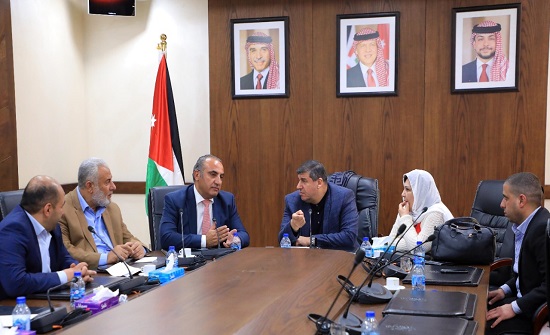 فلسطين النيابية تلتقي أمين عمان ومدير مركز العودة