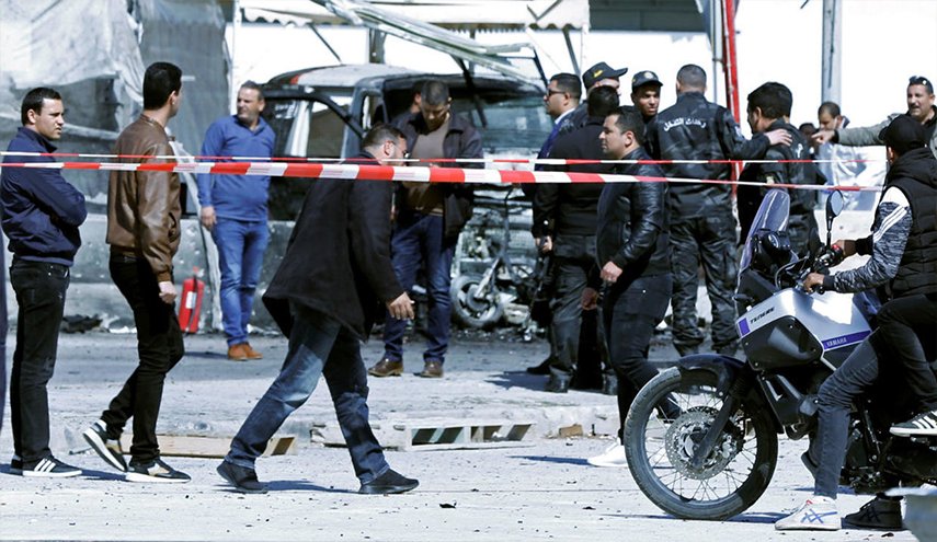 وسائل إعلام: مقتل شرطي في التفجير الانتحاري بمحيط السفارة الأمريكية بالعاصمة