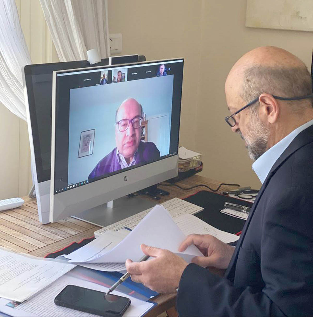 الرزاز يبحث مع رئيس البنك الأوروبي سبل التعاون في ظل التداعيات الناجمة عن كورونا