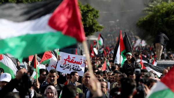 لليوم الثاني .. الجماهير الفلسطينية تنتفض احتجاجا على “صفقة ترامب”