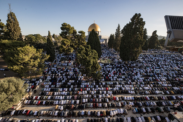 100 ألف مصلٍ يؤدون صلاة عيد الأضحى في المسجد الأقصى
