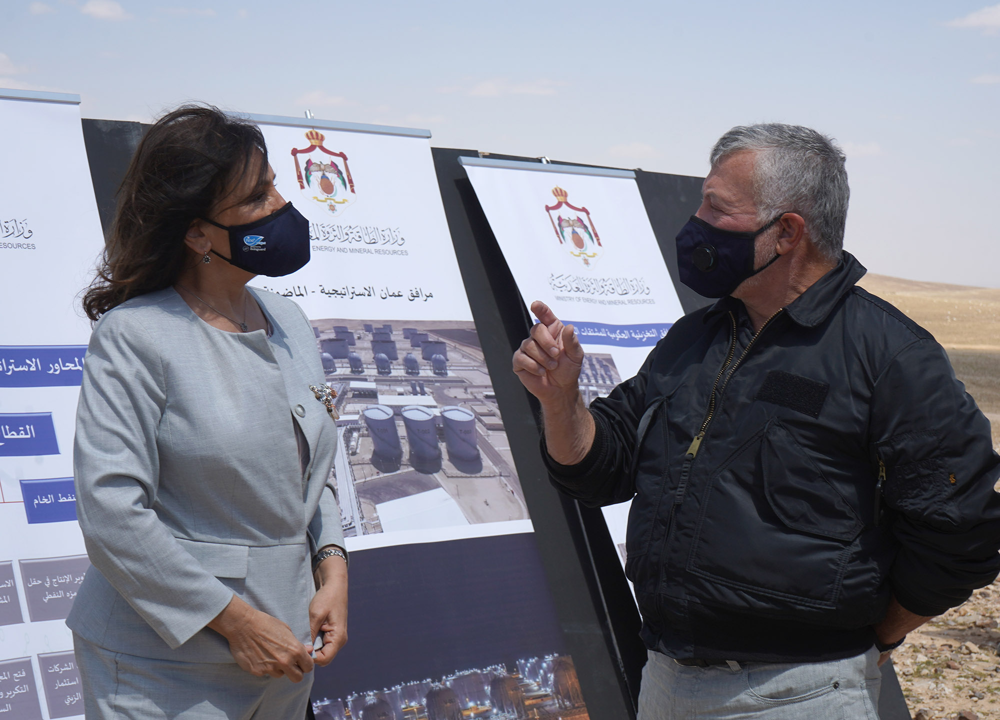 جلالة الملك يوجه الحكومة إلى الاستفادة من انخفاض أسعار النفط بهدف تعزيز المخزون الإستراتيجي.