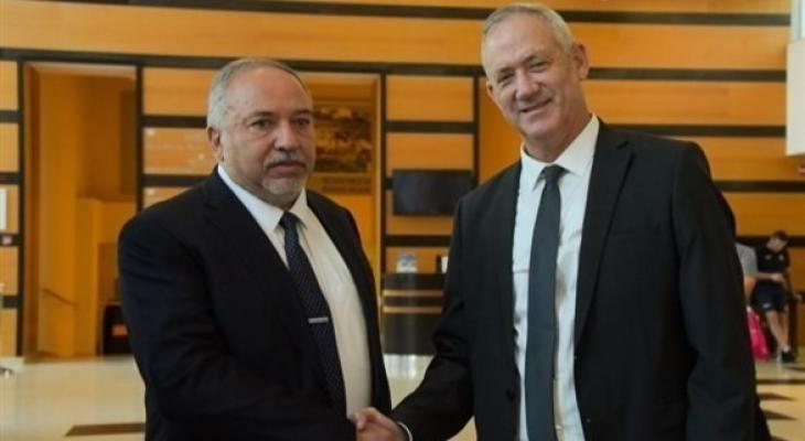 اليمين الإسرائيلي يرفض التباحث منفرداً مع غانتس.. وليبرمان يتقدم بقرار لمنع نتن ياهو