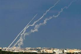 إعلام عبري: اطلاق صواريخ من غزة تجاه البلدات الإسرائيلية والقبة الحديدية تعترض
