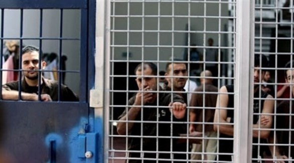 ألف أسير فلسطيني يعيدون وجبات الطعام في سجن عوفر الإسرائيلي