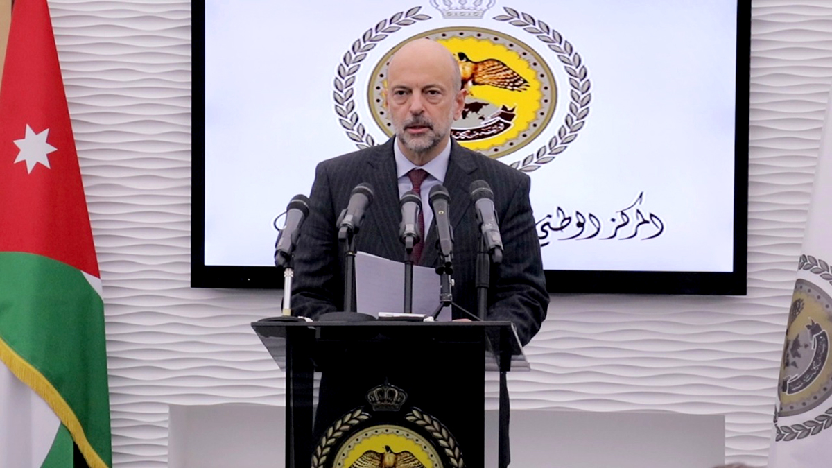 رئيس الوزراء الأردني يعلن تفعيل قانون الدفاع