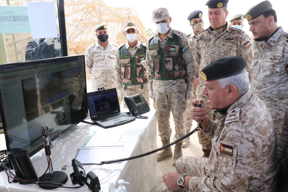 رئيس هيئة الأركان يزور اتصالات القيادة العامة والتوجيه المعنوي